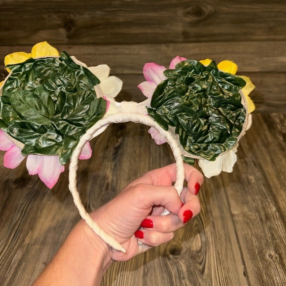 Disney Flower Mickey Mouse Ears Handmade
Soft Comfortable Flirwl Lightweight - Picture 2 of 6